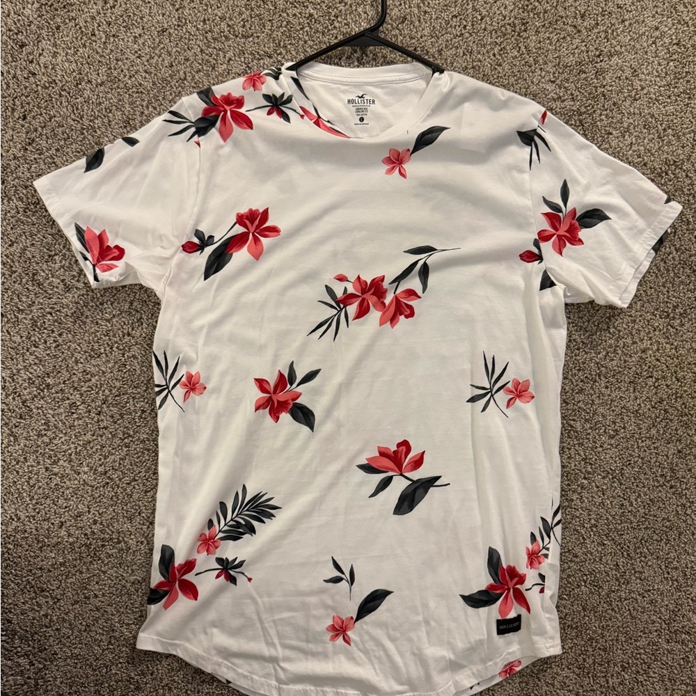 Hollister Red and White Floral Short Sleeve Tee